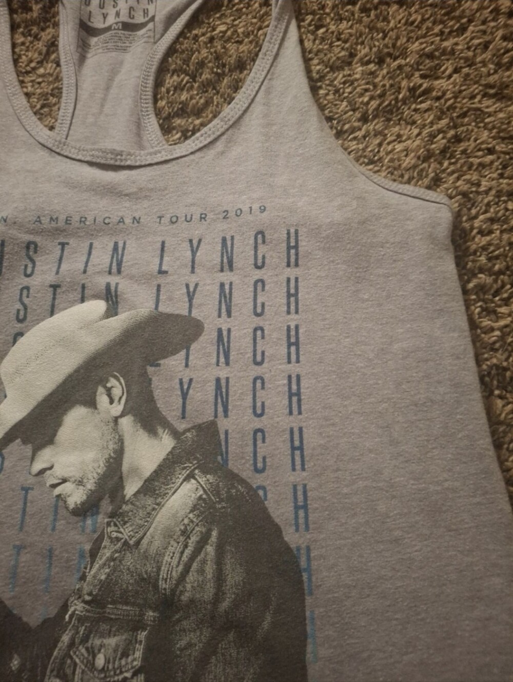 Dustin Lynch - Picture 5 of 10